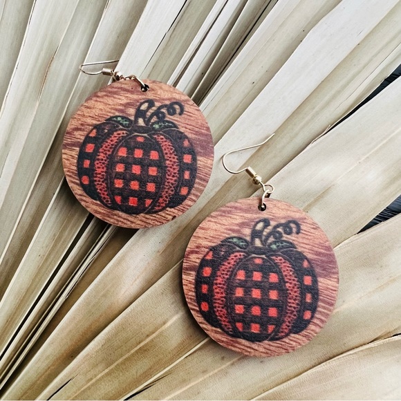 🍂New! Pair of Autumn Fall Harvest Wooden Dangle Pumpkin Thanksgiving Earrings - Picture 6 of 6
